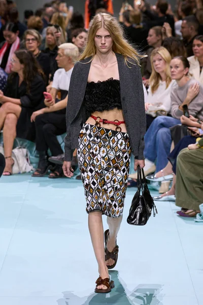 Look 24